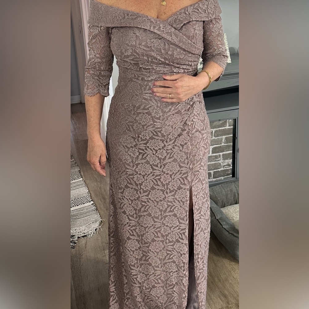 Elegant Lace Evening Dress